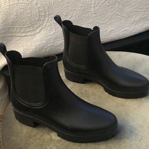 Black Steve Madden booties: only worn 1 time